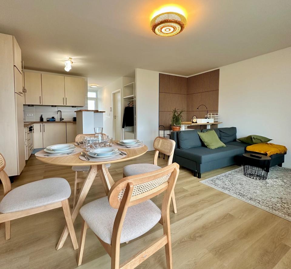 Thumbnail-Frisch renovierte, helle Wohnung mit Balkon, Küche & Parkplatz