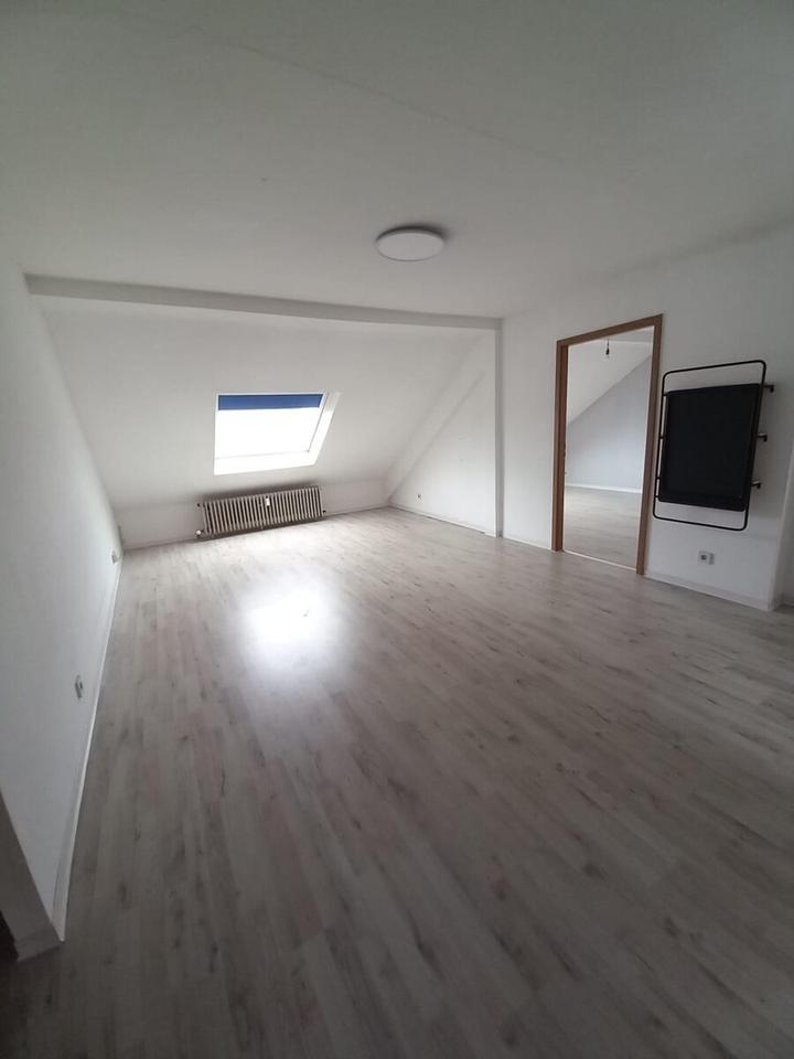 Thumbnail-Attraktive 2-Zimmer-Dachgeschosswohnung in Saarbrücken-Mitte