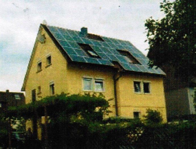 Thumbnail-PROVISIONSFREI - Dreifamilienhaus: EG-Wohnung mit Garten = frei!