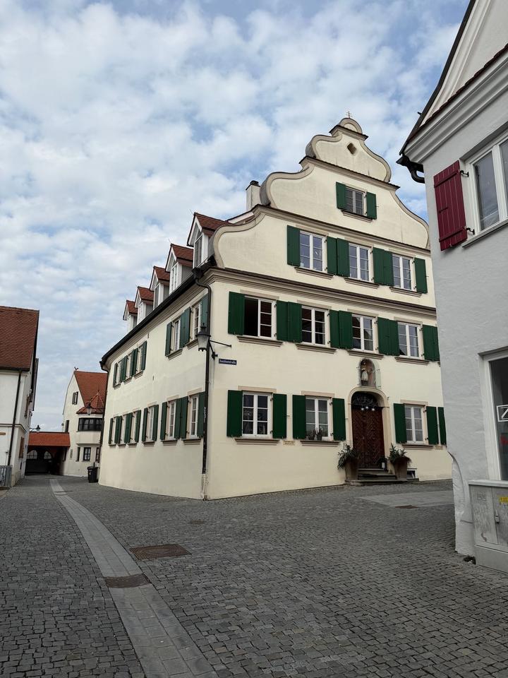 Thumbnail-Mitten im Leben, voller Geschichte: 2-Zimmer-Altbauwohnung im Herzen Günzburgs