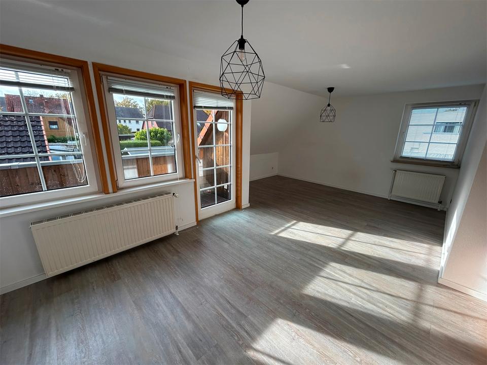 Thumbnail-Sanierte 4-Zimmer-Wohnung mit Garage und Einbauküche