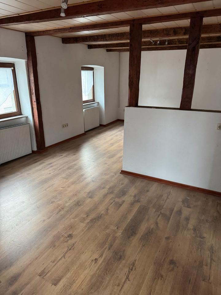 Thumbnail-Schöne Altbauwohnung mit Balkon,Gartenanteil in zentraler Lage