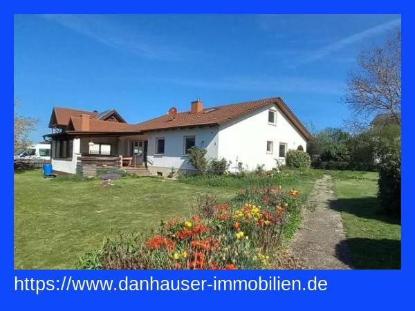 Thumbnail-Geräumiges, modernisiertes Einfamilienhaus mit weitläufigem Garten.