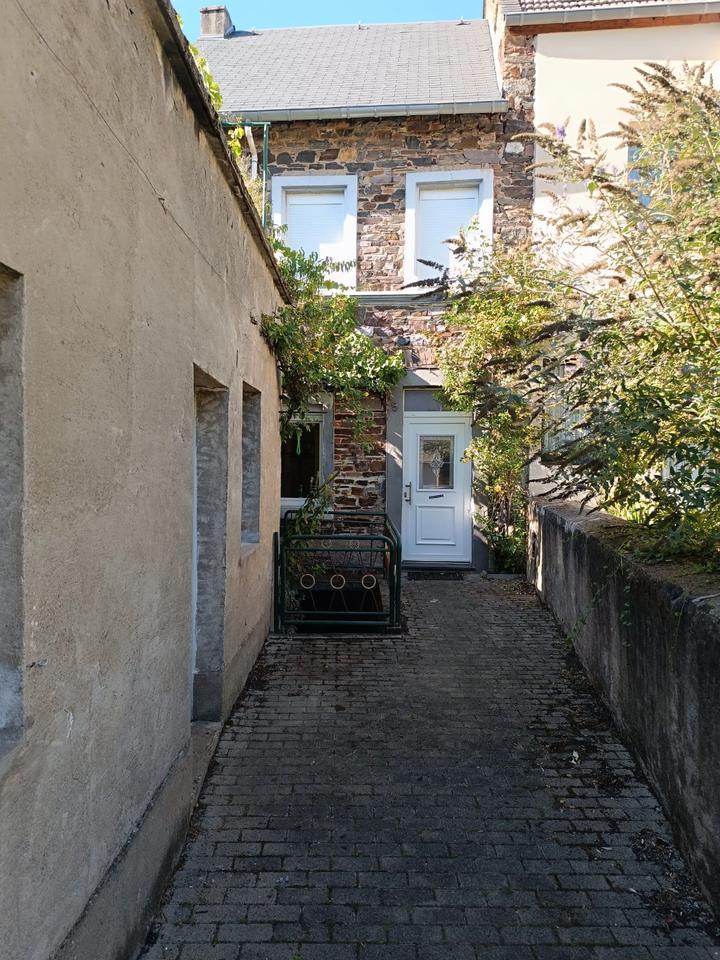 Thumbnail-Charmantes Bruchstein-Häuschen mit Dachterrasse und Gewölbekeller