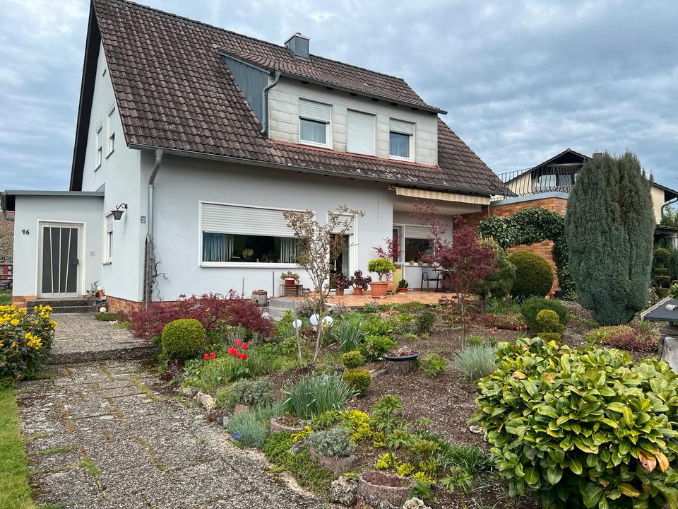Thumbnail-Freistehendes Einfamilienhaus mit herrlichem Ausblick