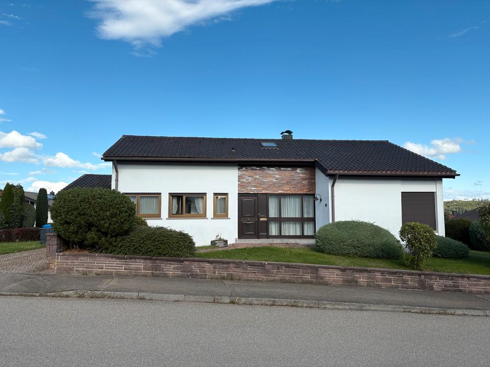 Thumbnail-Gepflegtes Einfamilienhaus, freistehend mit Garten und Terrasse