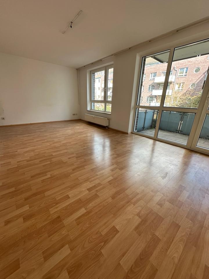Thumbnail-2,5 Zimmer Wohnung mit Balkon zentral & hell Duisburg Mitte