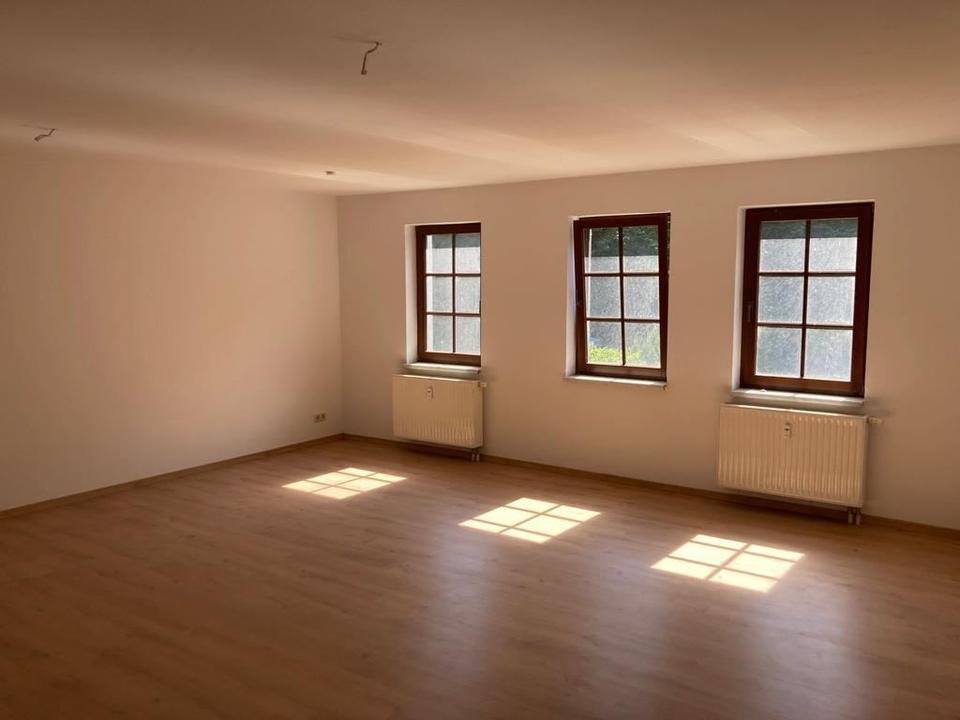 Thumbnail-Großzügige 2-Zimmer mit Laminat und offener Küche in ruhiger Lage!