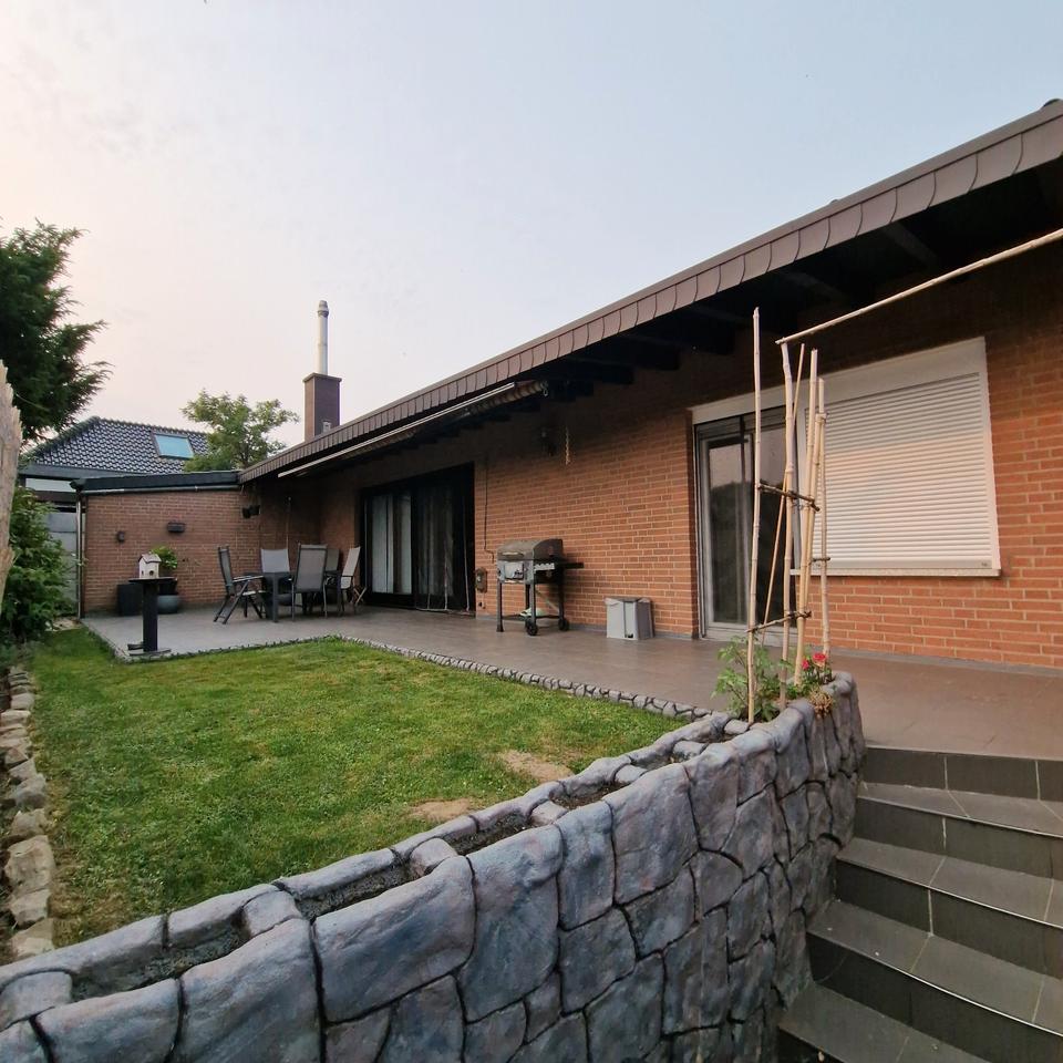 Thumbnail-Freistehendes Einfamilienhaus-zwei Wohnungen-nicht vermietet