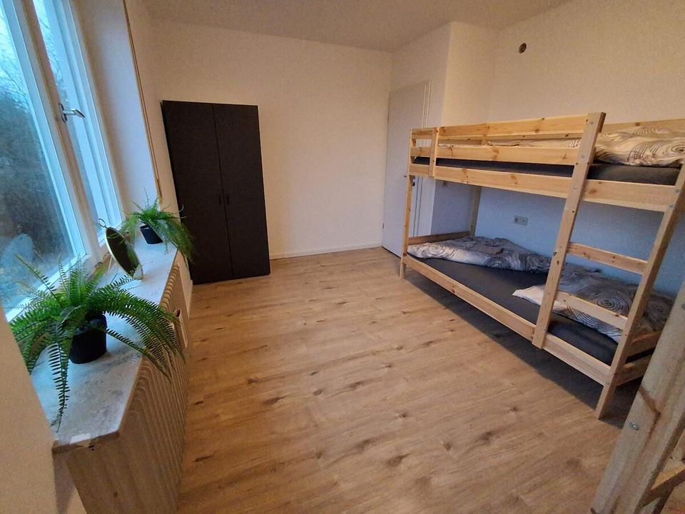 Thumbnail-6-Zimmer Wohnung in Bissingen mit 700 m² Garten und Garage