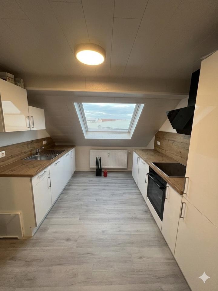 Thumbnail-Ruhige, stilvolle 2-Zimmer-Wohnung teilmöbliert im DG