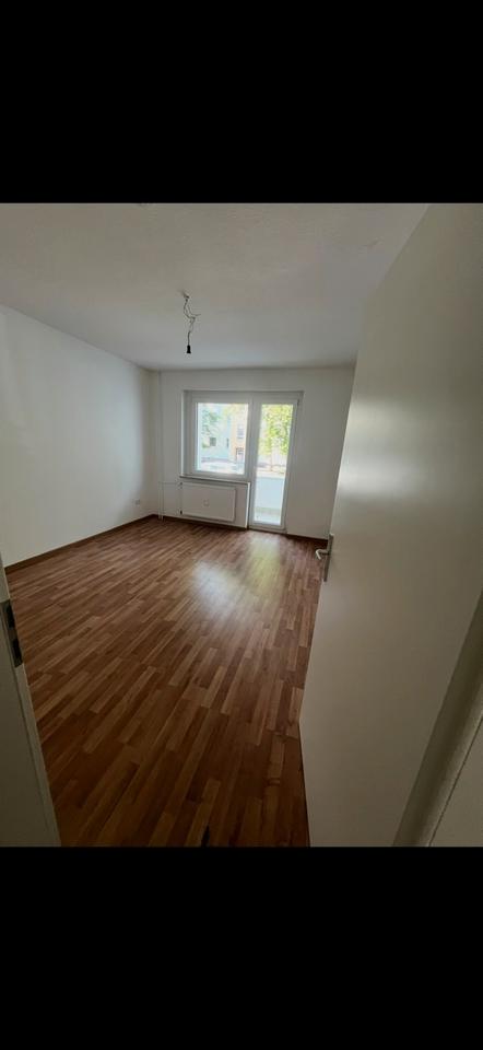 Thumbnail-3 Zimmer Wohnung mit Küche zum 01.04.26!