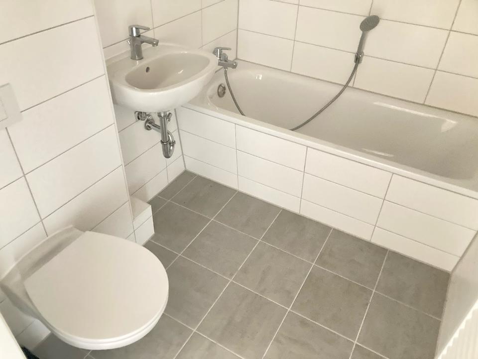 Thumbnail-Drei Zimmer mit Balkon in Neu-Olvenstedt...