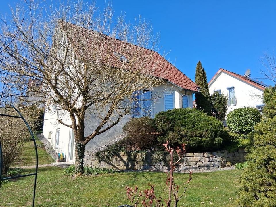 Thumbnail-Freistehendes Einfamilienhaus mit toller Aussicht