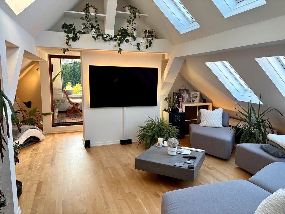 Thumbnail-Einzigartige DG-Wohnung in Stuttgart-West mit Stellplatz