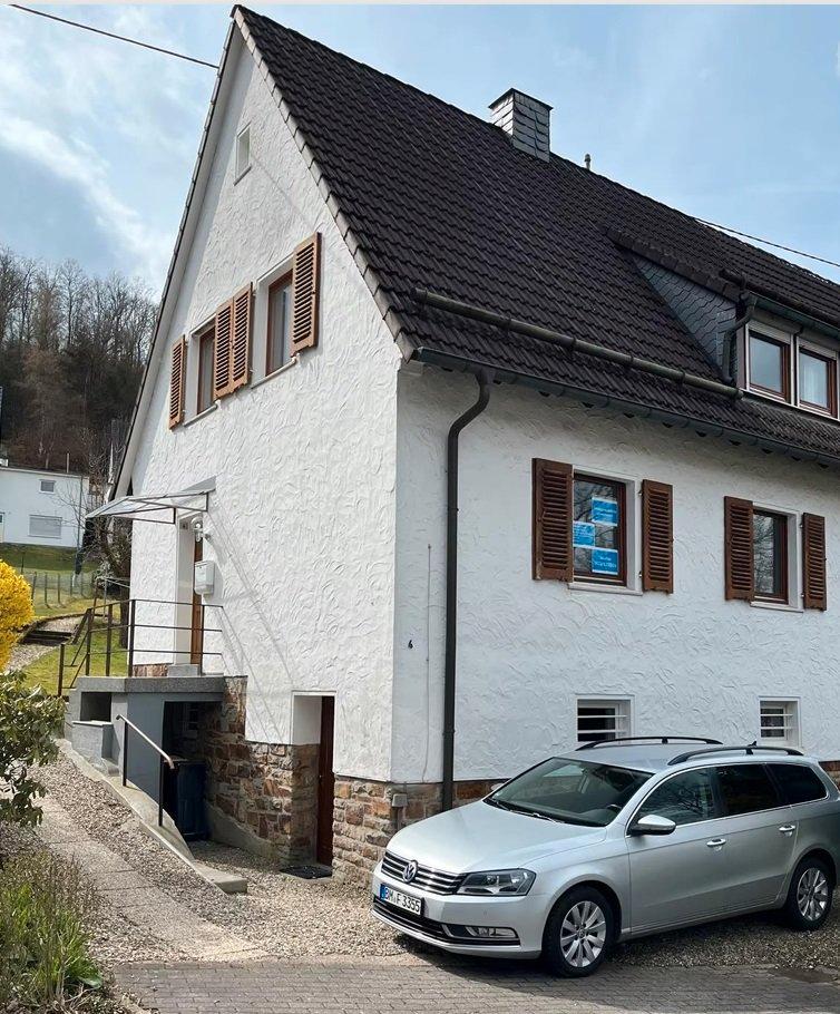 Thumbnail-Solide Doppelhaushälfte mit 4 Zimmern in Siegen-Eiserfeld