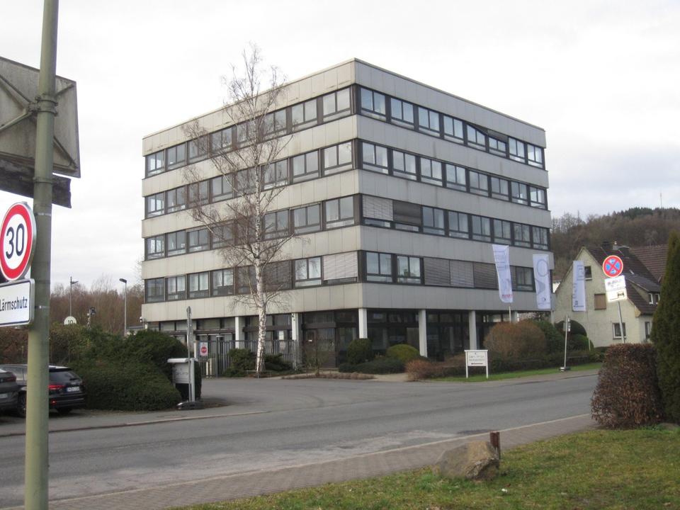 Thumbnail-• Gewerbebüros in Sundern ( Hachener Str.157 zeitgemäß Büro-Objekt & Lagermöglichkeit zur Miete, Flächen ab 16–47 m², zentral gelegen, gute Anbindung und Erreichbarkeit