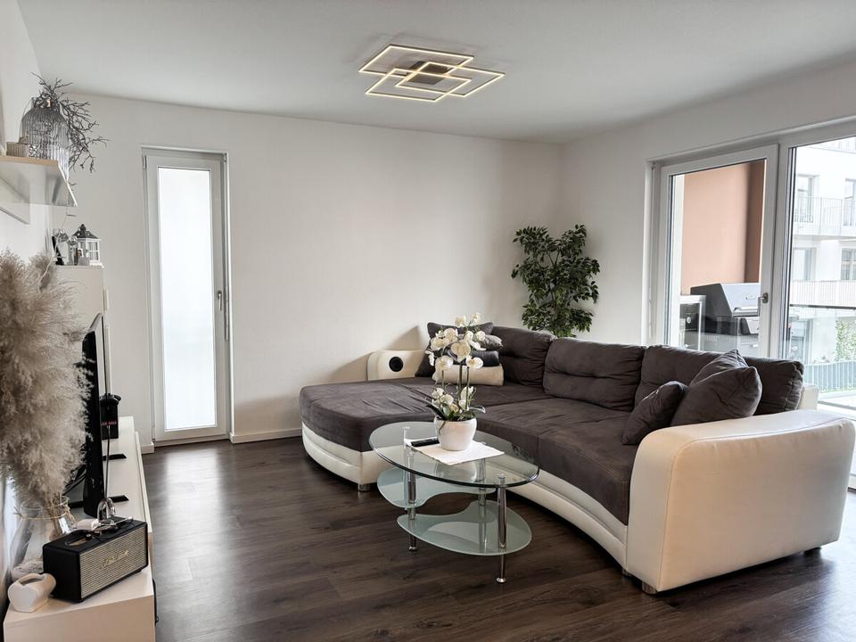 Thumbnail-Schöne 3. Zi. Wohnung mit Balkon, Badewanne u. Dusche, Einbauküche und Tiefgarage