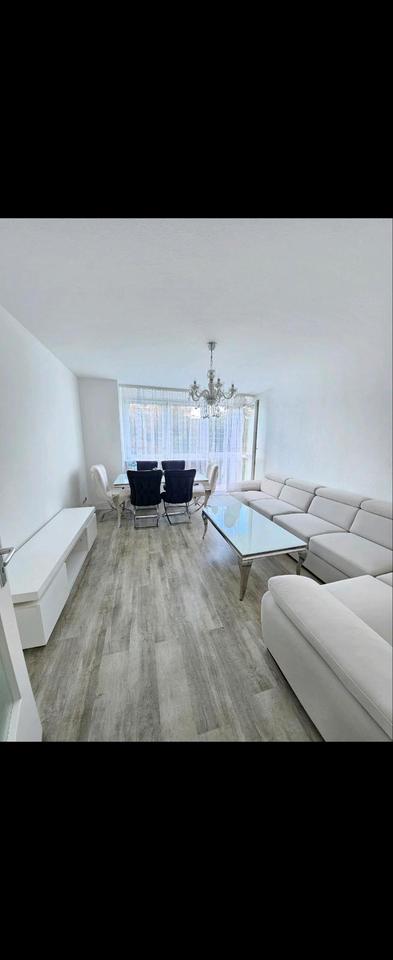 Thumbnail-Helle moderne Wohnung mit nagelneuer Einbauküche