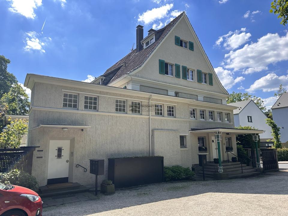 Thumbnail-Traumhafte Altbauwohnung mit Küche, Balkon und Garage - für Paare oder Singles