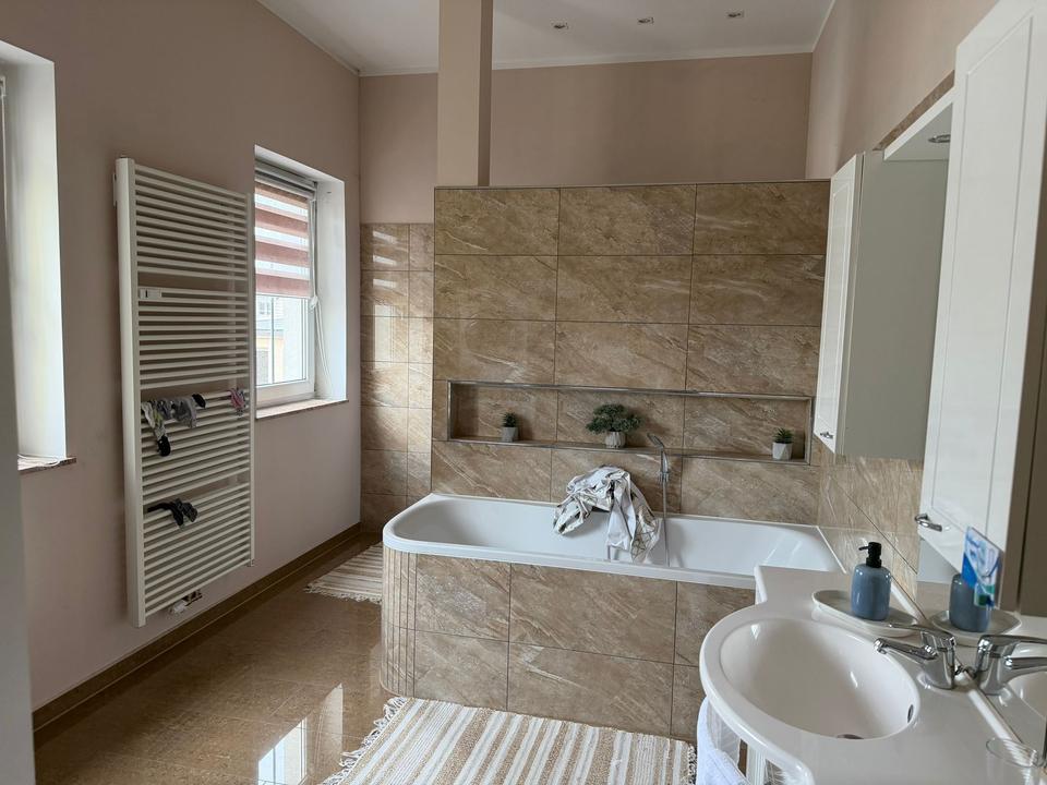 Thumbnail-Großzügige 5-Raum-Wohnung mit Balkon in zentraler Lage von Riesa