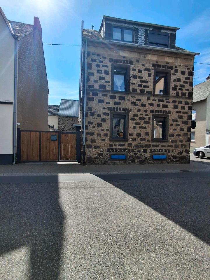 Thumbnail-Hochwertig saniertes Einfamilienhaus in Nickenich