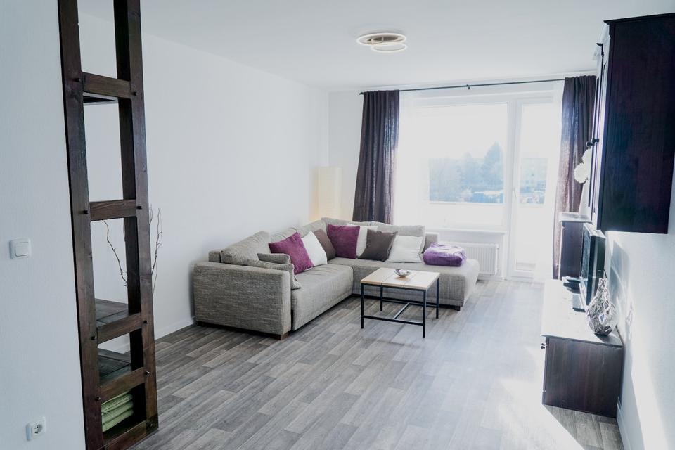 Thumbnail-Voll möblierte 3-Z-Wohnung mit 2 Balkonen u 2 Stellplätzen