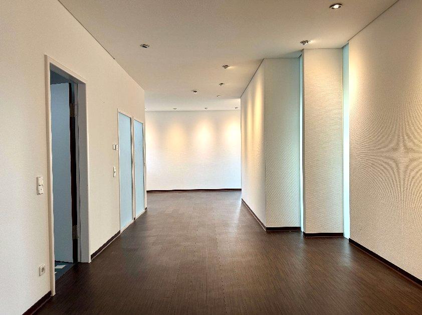Thumbnail-Großzügige Büro- & Praxisfläche mit Aufzug und Dachterrasse in zentraler Innenstadtlage