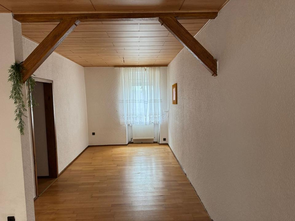 Thumbnail-Erdgeschosswohnung mit Terrasse und Garage im Hinterhof