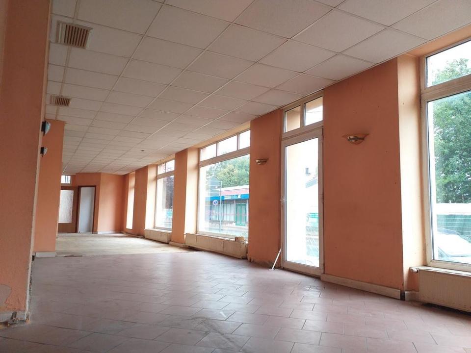 Thumbnail-Ladengeschäft Lokal im Erdgeschoss eines MFH, gut sichtbar an viel befahrener Straße, Bahnhofstr., Ecke Güterbahnhofstr. in Glauchau