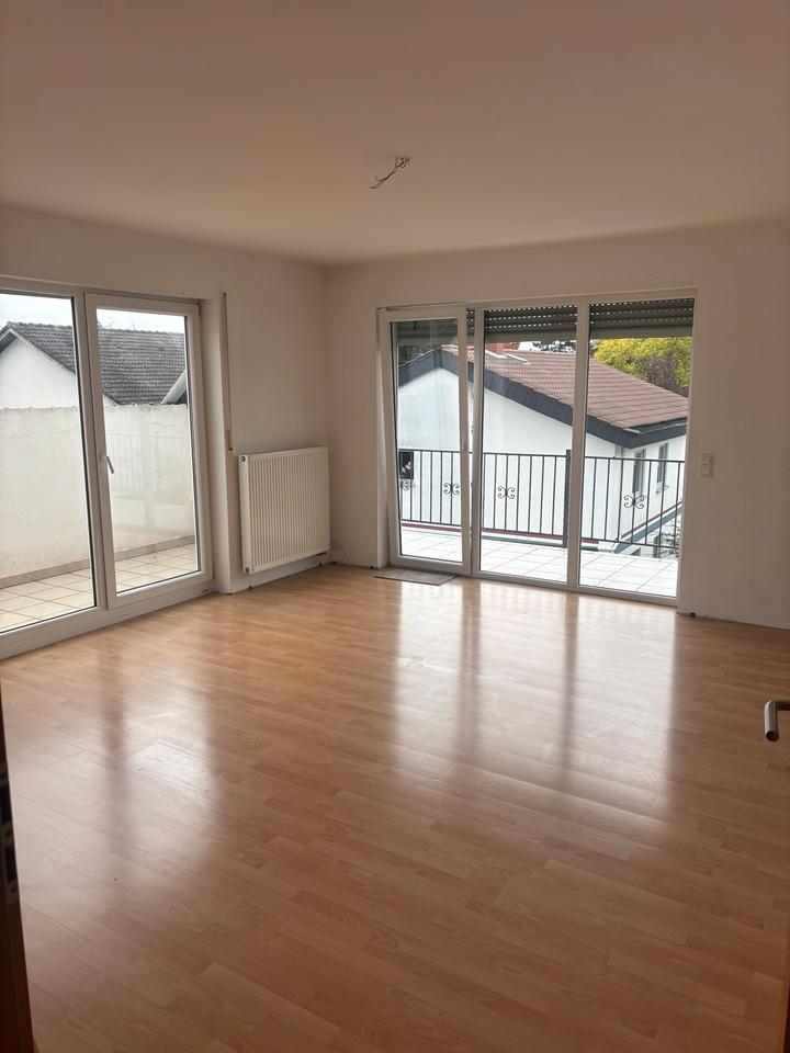 Thumbnail-Großzügige 4-Zimmer Wohnung mit Balkon und Kfz-Stellplatz