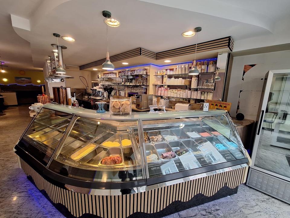 Thumbnail-Eis-café in Füßgangerzone