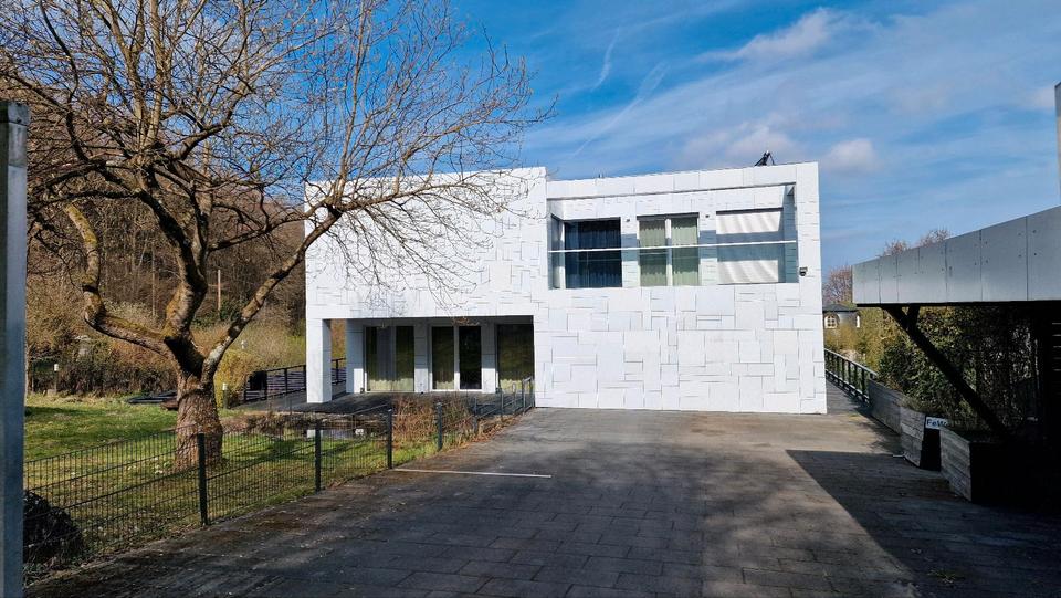 Thumbnail-PROVISIONSFREI: Architekten-Villa mit Ferienwohnung im Taunus