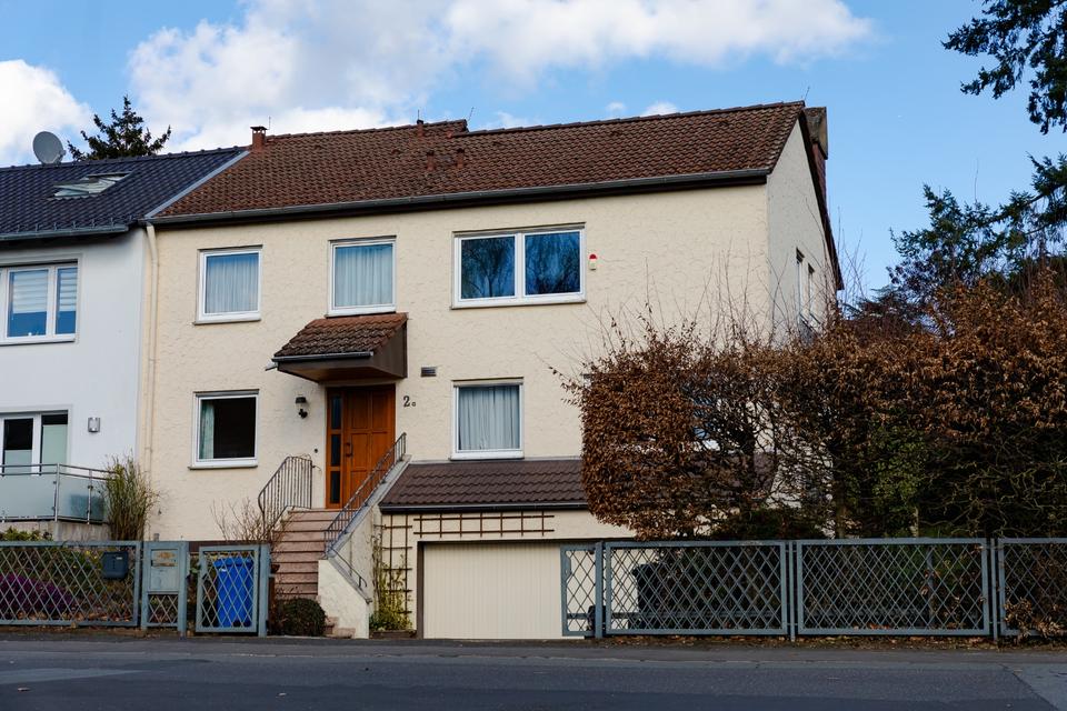 Thumbnail-Reiheneckhaus in sehr guter Lage in Kronberg. Von Privat.