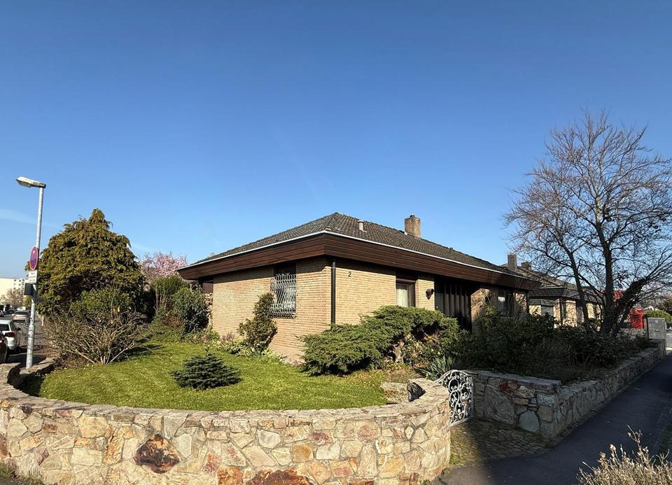 Thumbnail-Großzügiges Einfamilienhaus mit Einliegerwohnung in HochheimM.