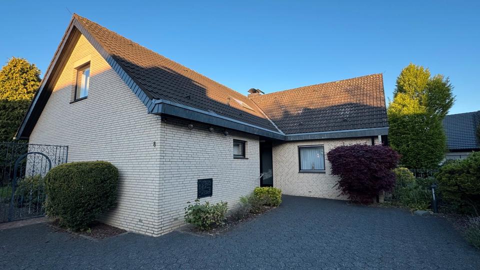 Thumbnail-Provisionsfrei: Einfamilienhaus mit Einliegerwohnung, 2 Garagen