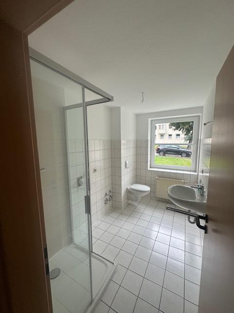 Thumbnail-Frisch renovierte, ruhige 2-Raumwohnung mit barrierefreier ,großer Dusche