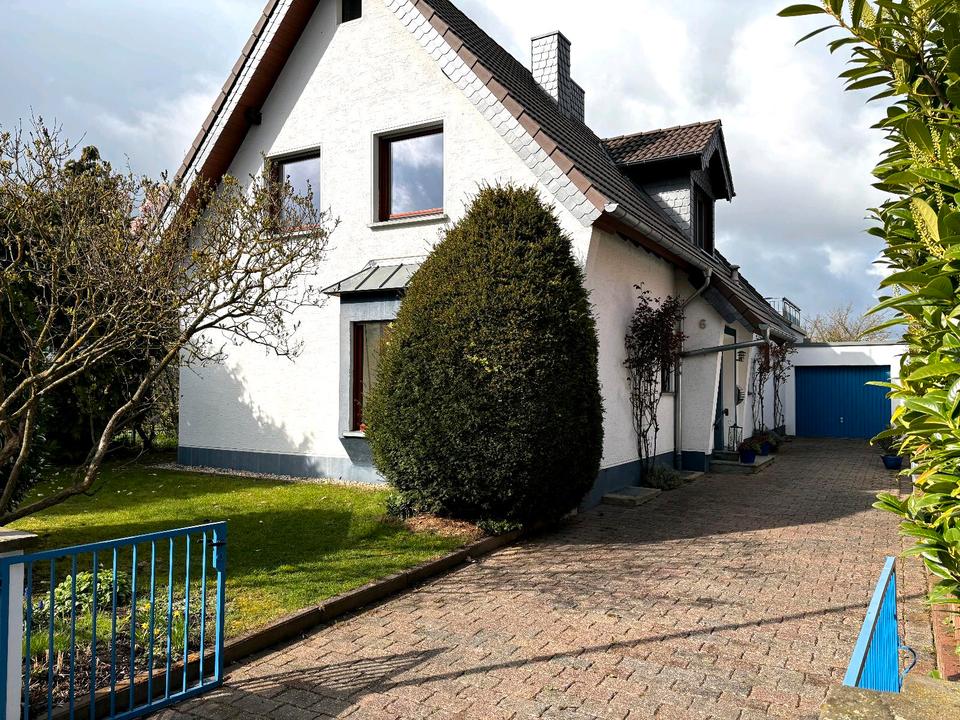 Thumbnail-Freistehendes Einfamilienhaus auf großzügigem Grundstück in Rhb