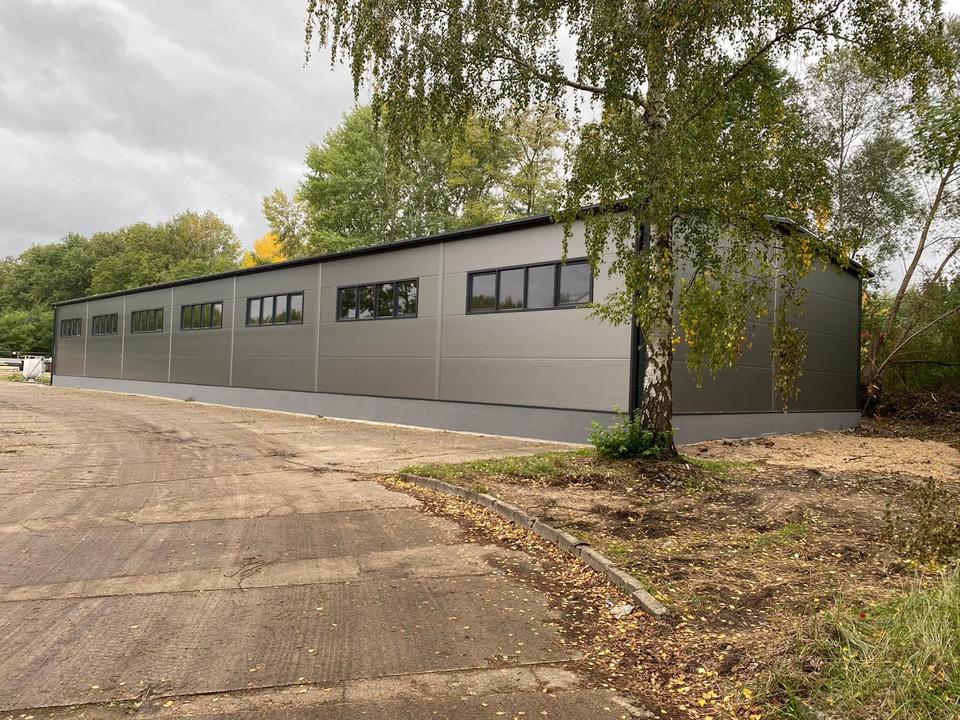 Thumbnail-Zum verkauft steht eine 500m2 Halle auf 5800m2 Gelende.