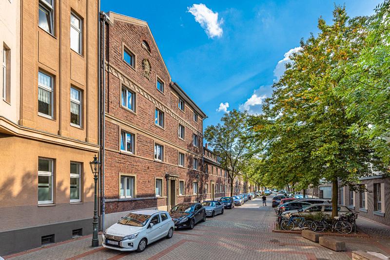 Thumbnail-Moderne DG-Wohnung in denkmalgeschützem Wohnhaus, ruhige Seitenstraße