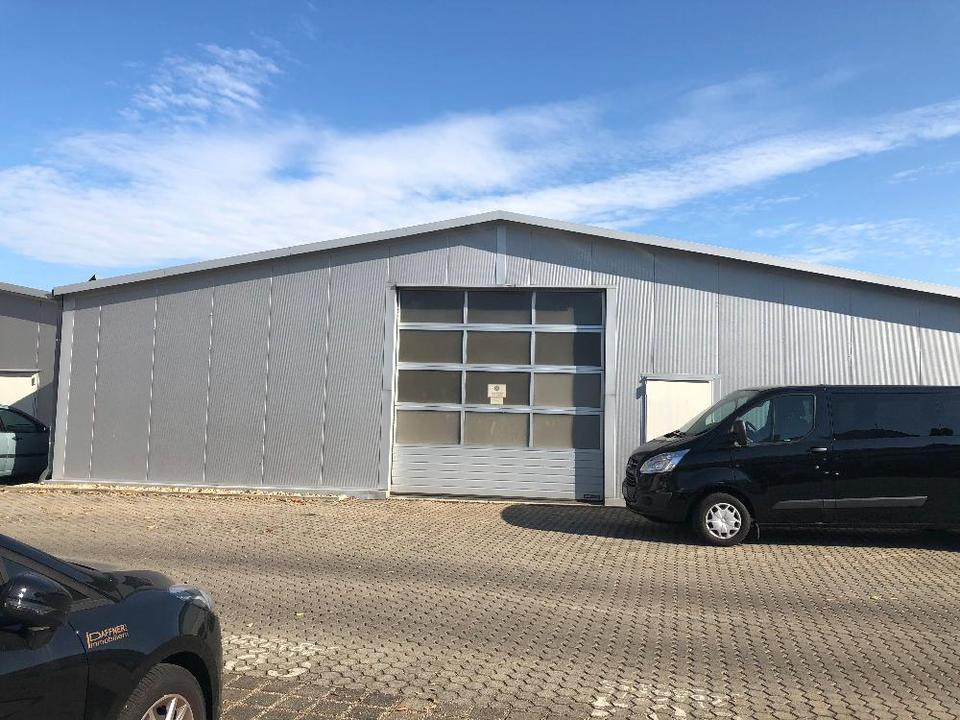 Thumbnail-Lagerfläche mit Sektionaltor zu vermieten** in bester Lage