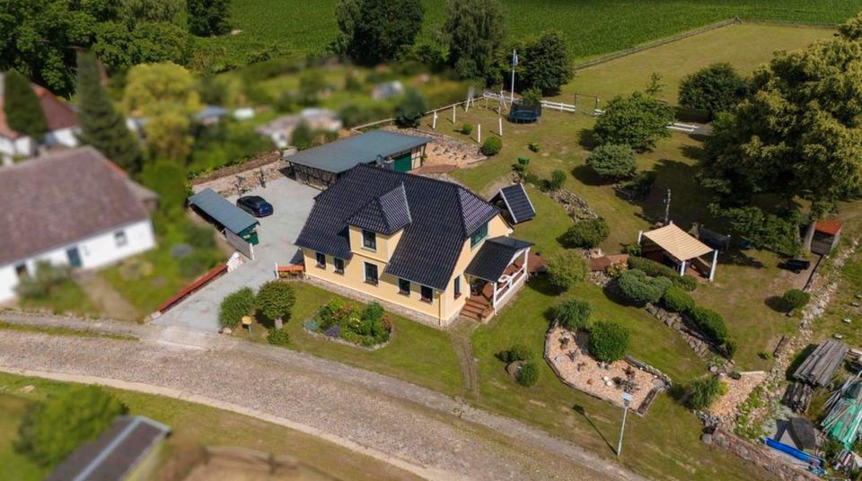 Thumbnail-Neuwertiges Einfamilienhaus EFH Haus + massive Garage & Carport