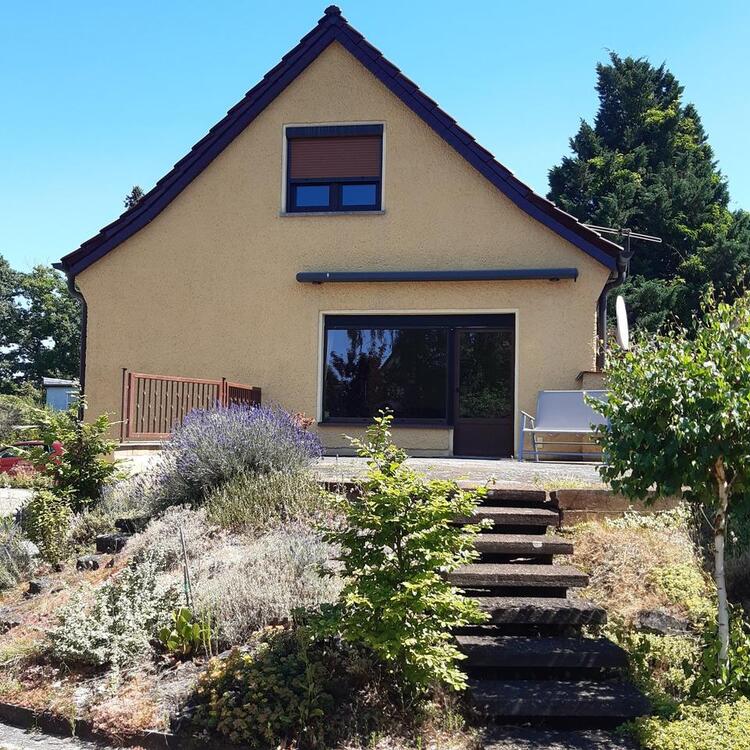 Thumbnail-Schönes, Solides Einfamilienhaus mit großem Garten