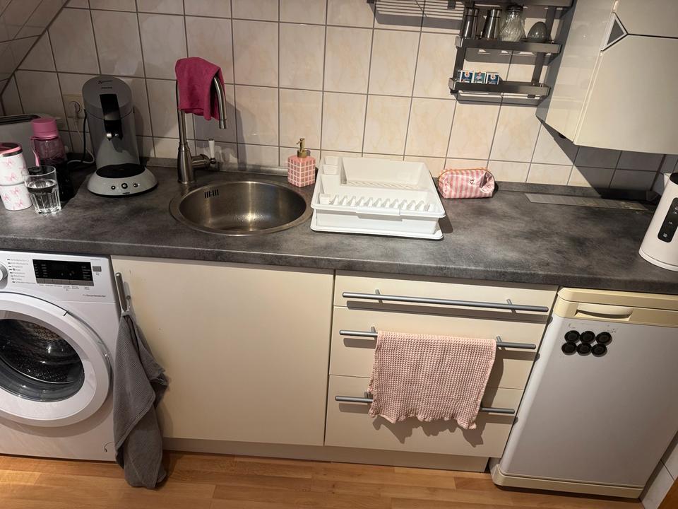 Thumbnail-Nachmieterin helle saubere 2 Zimmer Wohnung in Düsseldorf