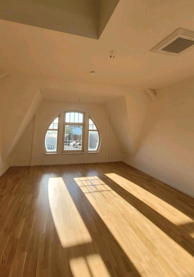 Thumbnail-Helle 4-Raum-Wohnung mit Balkon und Klimaanlage