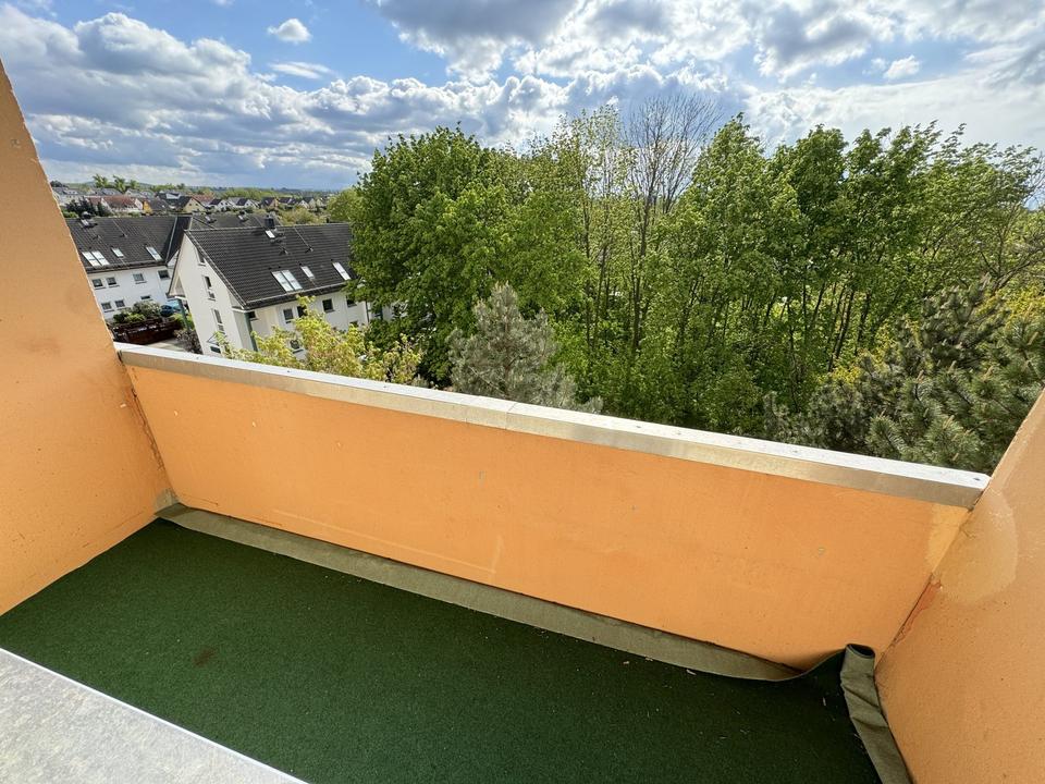 Thumbnail-3-Zimmer-Wohnung mit Balkon, Stellplatz, EBK und Badewanne