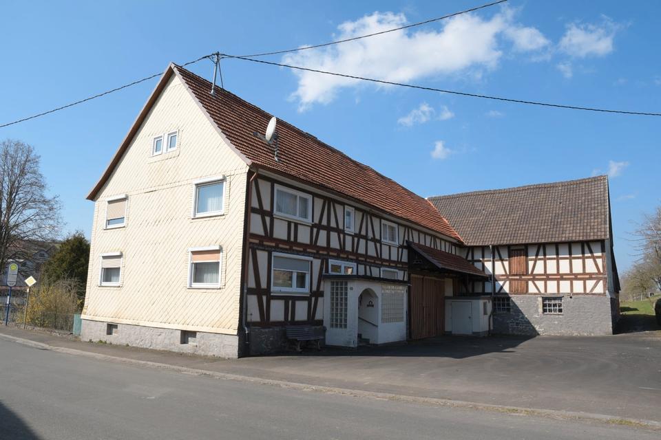 Thumbnail-Weitläufiger Resthof mit Scheune, großer Halle & Wiesen