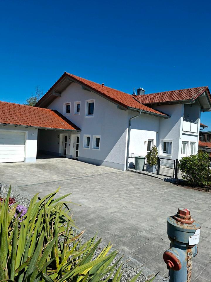 Thumbnail-Große helle Maisonette-Wohnung in Zweifamilienhaus