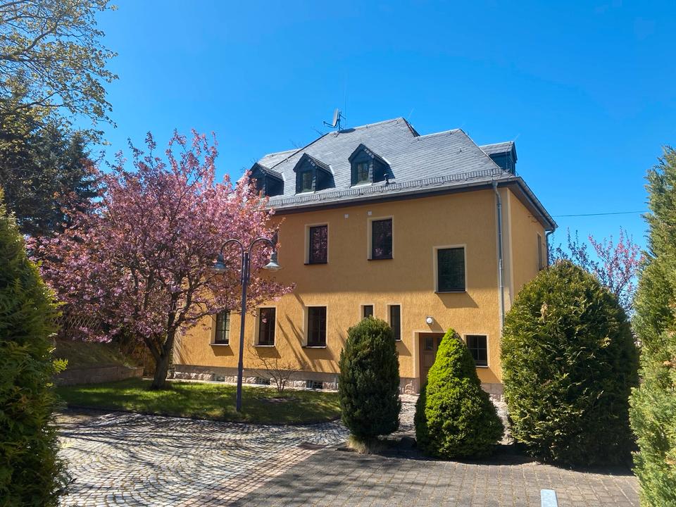 Thumbnail-Mehrfamilienhaus mit Gewerbeeinheit