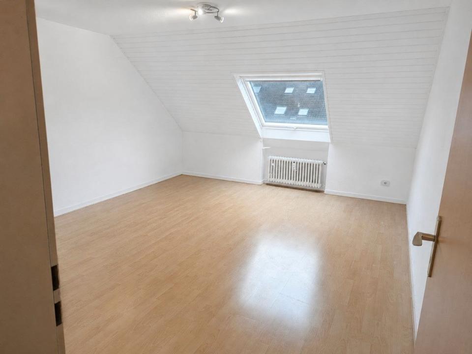 Thumbnail-Vorankündigung: 2,5-Zi-DG-Wohnung mit Balkon & Stellplatz